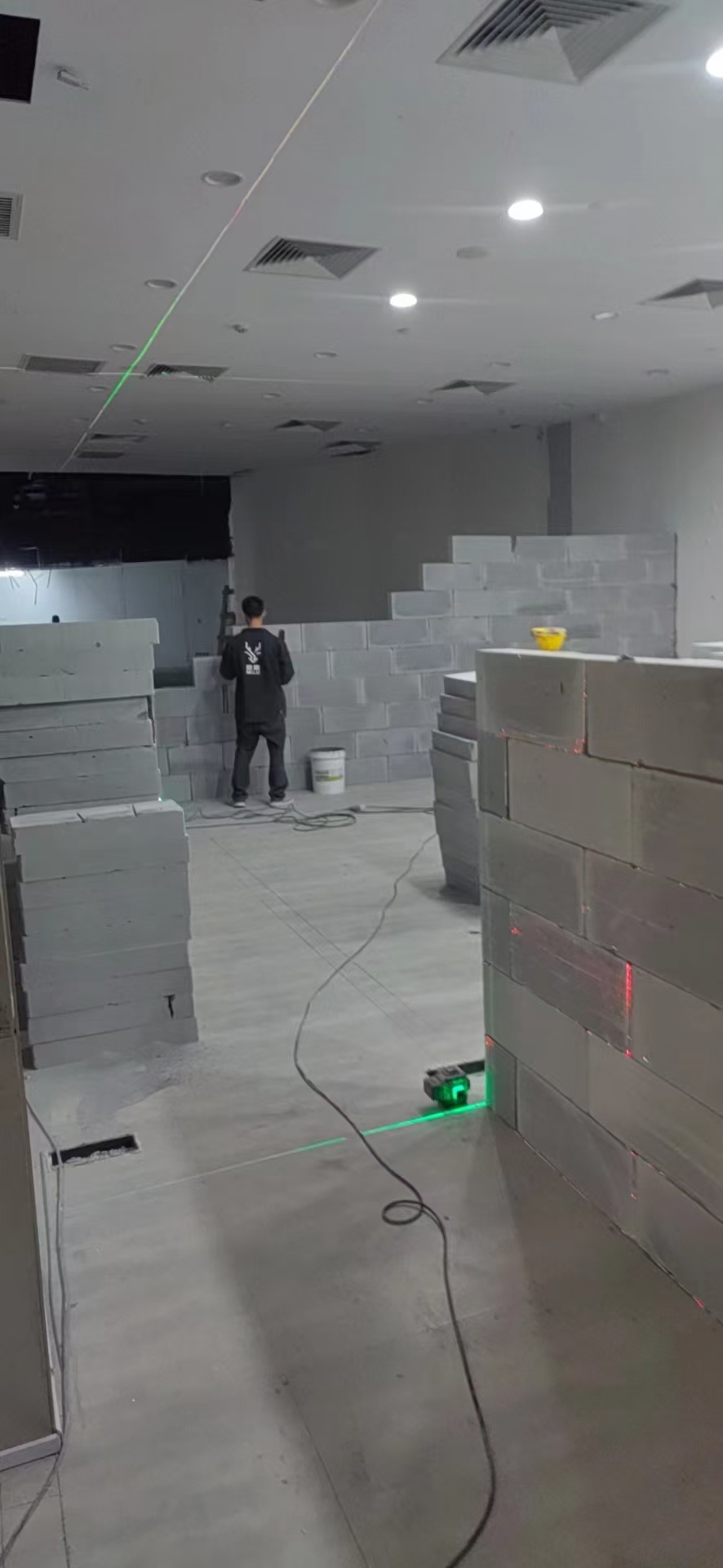 加气块隔墙施工场景